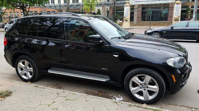 SUV 7 chỗ hạng sang BMW X5 10 năm tuổi bán lại giá “bèo” tại Hà Nội