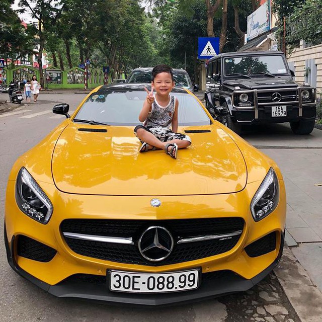 Bộ đôi siêu xe Mercedes-AMG GT S màu vàng về tay những người phụ nữ Việt trẻ - Ảnh 4.