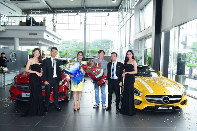 Bộ đôi siêu xe Mercedes-AMG GT S màu vàng về tay những người phụ nữ Việt trẻ - Ảnh 2.
