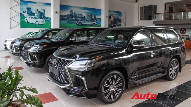 Giá gần 10 tỷ đồng, Lexus LX570 Super Sport vẫn ùn ùn về Việt Nam cho các tay chơi nhà giàu