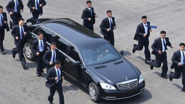 “Giải mã” đội vệ sỹ chạy theo xe ông Kim Jong Un