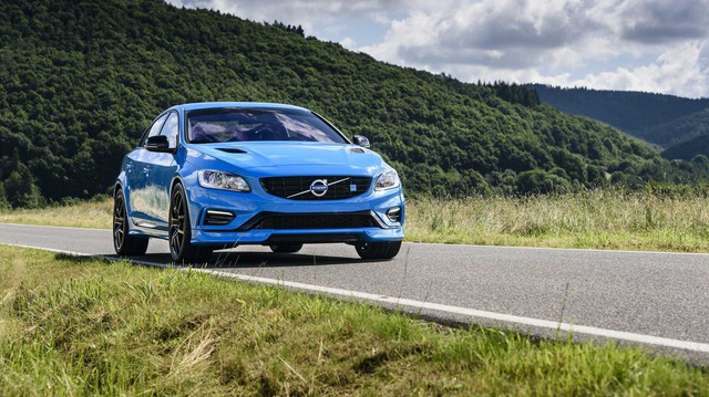 Biết gì về Volvo S60 2019 ra mắt trong tháng này?