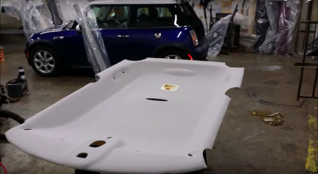 Video 1 phút này cho bạn biết trần xe hơi được sản xuất như thế nào - Ảnh 3.