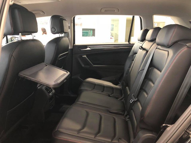 SUV 7 chỗ Volkswagen giá 1,7 tỷ đồng đã có mặt tại đại lý, sẵn sàng đấu Mercedes-Benz GLC - Ảnh 15. SUV 7 chỗ Volkswagen giá 1,7 tỷ đồng đã có mặt tại đại lý, sẵn sàng đấu Mercedes-Benz GLC - Ảnh 15.