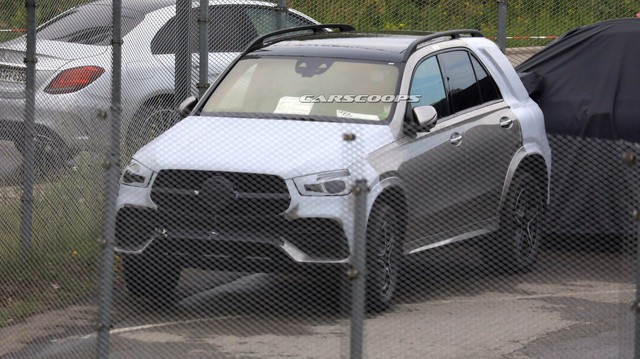 Mercedes-Benz GLE 2019 "lộ hàng" trước ngày ra mắt