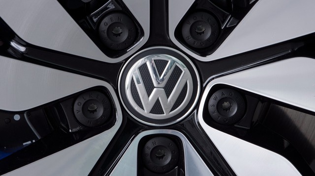Volkswagen nhận khoản phạt đầu tiên tại Đức sau scandal xe diesel kéo dài 3 năm