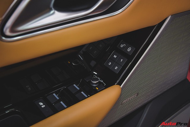 Soi kĩ Range Rover Velar màu đỏ đầu tiên của Việt Nam - Ảnh 15. Soi kĩ Range Rover Velar màu đỏ đầu tiên của Việt Nam - Ảnh 15.