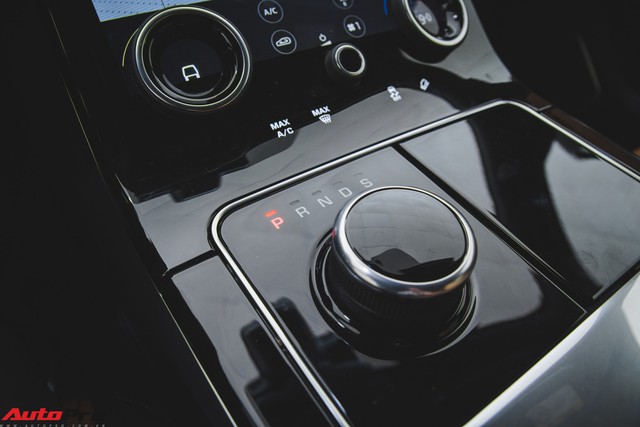 Soi kĩ Range Rover Velar màu đỏ đầu tiên của Việt Nam - Ảnh 14. Soi kĩ Range Rover Velar màu đỏ đầu tiên của Việt Nam - Ảnh 14.