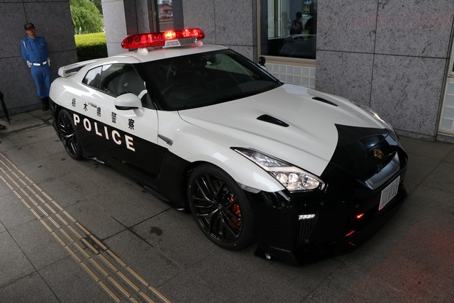 Đại gia bí ẩn tặng Nissan GT-R cho lực lượng cảnh sát Nhật Bản - Ảnh 3.