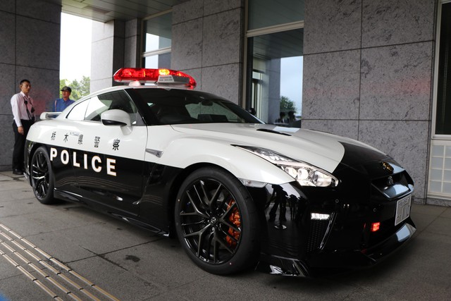 Đại gia bí ẩn tặng Nissan GT-R cho lực lượng cảnh sát Nhật Bản - Ảnh 4.