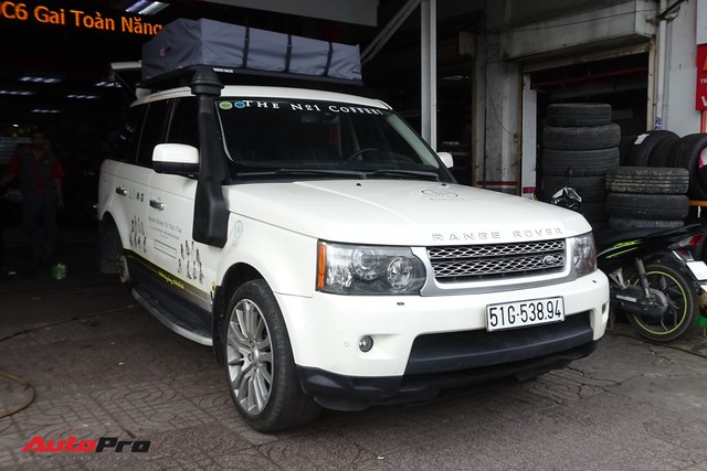 Bộ 3 Range Rover Sport Supercharged của ông chủ Trung Nguyên được chăm sóc trước hành trình siêu xe đình đám - Ảnh 3. Bộ 3 Range Rover Sport Supercharged của ông chủ Trung Nguyên được chăm sóc trước hành trình siêu xe đình đám - Ảnh 3.