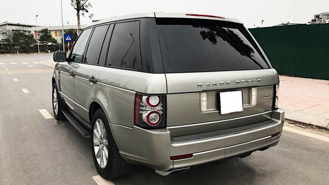 Range Rover Supercharged có giá chưa tới 2 tỷ đồng sau 4 vạn km - Ảnh 3. Range Rover Supercharged có giá chưa tới 2 tỷ đồng sau 4 vạn km - Ảnh 3.