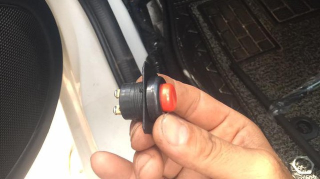 Tự độ nút mở cốp điện trong xe Mazda3 với chi phí chưa đến 40.000 đồng - Ảnh 3.