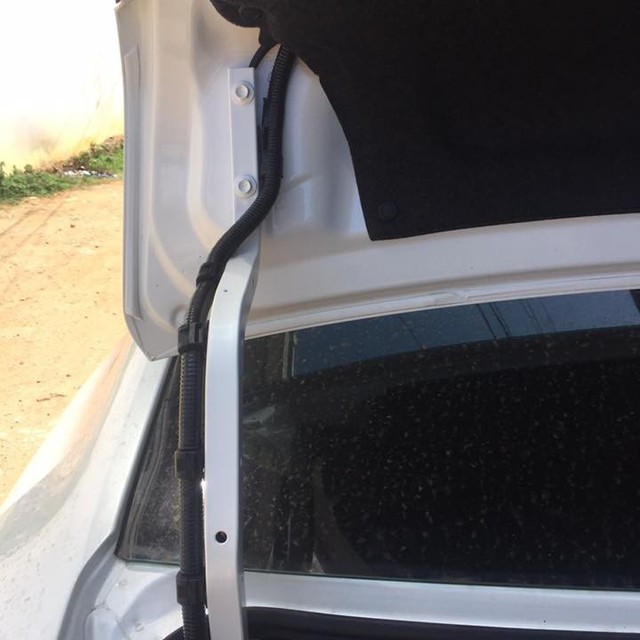 Tự độ nút mở cốp điện trong xe Mazda3 với chi phí chưa đến 40.000 đồng - Ảnh 4. Tự độ nút mở cốp điện trong xe Mazda3 với chi phí chưa đến 40.000 đồng - Ảnh 4.