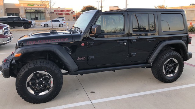 Hàng khủng Jeep Wrangler Rubicon 2018 về Việt Nam, khách có thể biến đổi xe tuỳ ý nhờ mui tặng kèm