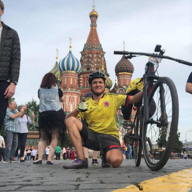 World Cup 2018: Lại xuất hiện thêm một fan bóng đá đạp xe 5.000km sang Nga để cổ vũ cho đội nhà - Ảnh 2.