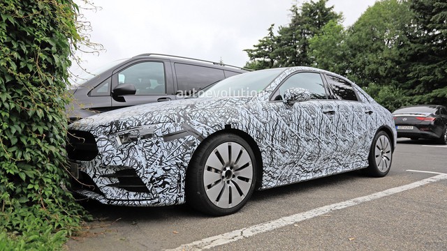 "Xe ít đối thủ" Mercedes-AMG A35 sedan bắt đầu chạy thử