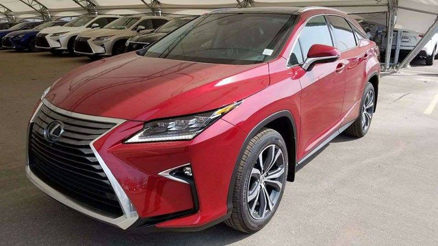 Lexus RX350 lũ lượt chào hàng đại gia Việt với đủ phiên bản khác nhau