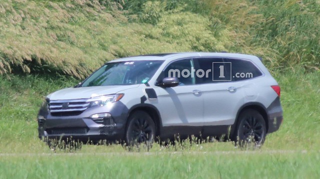Lộ diện ảnh thử nghiệm của anh cả Honda CR-V là Pilot 2019
