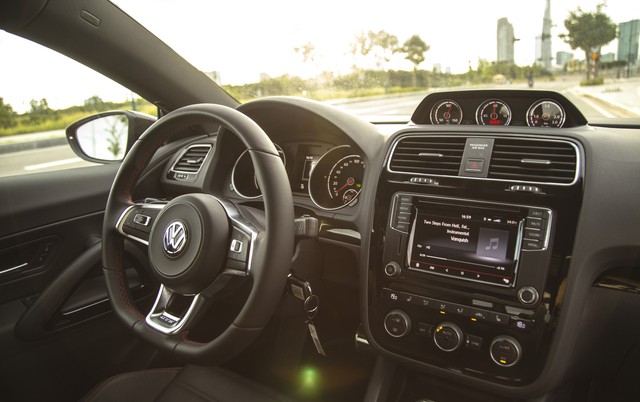 Tranh thủ mùa World Cup, Volkswagen tặng 40 triệu đồng cho khách mua xe Scirocco - Ảnh 5. Tranh thủ mùa World Cup, Volkswagen tặng 40 triệu đồng cho khách mua xe Scirocco - Ảnh 5.