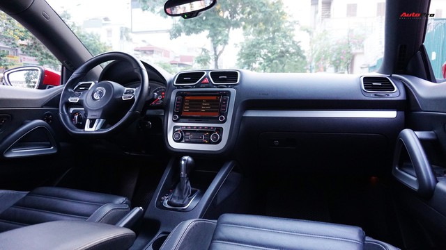 Sau 7 năm, mẫu xe thể thao hatchback Volkswagen Scirocco có giá 550 triệu đồng - Ảnh 11.