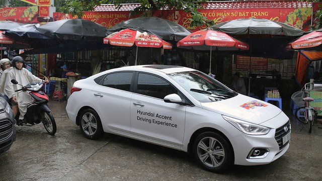 Với 4,4 lít xăng, Hyundai Accent AT 2018 có thể đi được 100 km đường hỗn hợp - Ảnh 4.