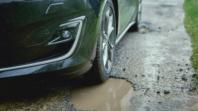 Công nghệ này trên Ford Focus 2019 sẽ khiến người dùng bớt lo ngại về ổ gà hơn