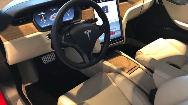 Lỗi hệ thống của Tesla đã sản sinh ra chiếc Model S có nội thất độc nhất vô nhị này - Ảnh 1.