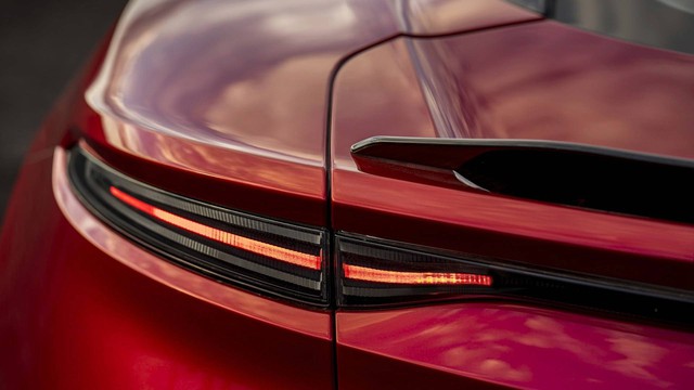 Aston Martin chính thức trình làng DBS Superleggera làm tín đồ siêu xe phát cuồng - Ảnh 8.