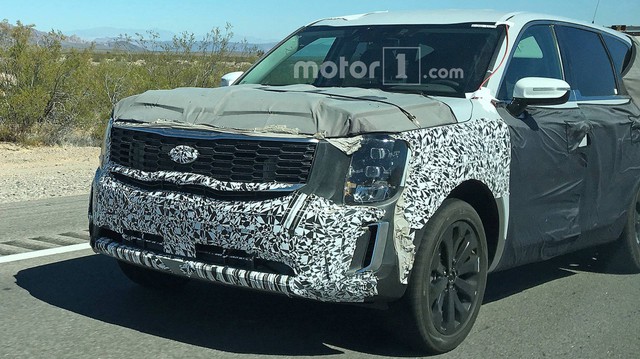 SUV 7 chỗ Kia Telluride thay tản nhiệt, đèn pha, tiến gần hơn tới ngày ra mắt