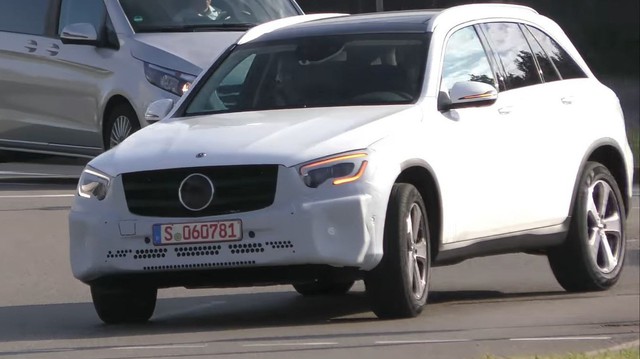Mercedes-Benz GLC 2019 bất ngờ xuất hiện