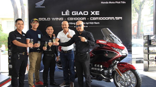 Chủ nhân đầu tiên sở hữu Honda CB1000R và Goldwing chính hãng tại Việt Nam