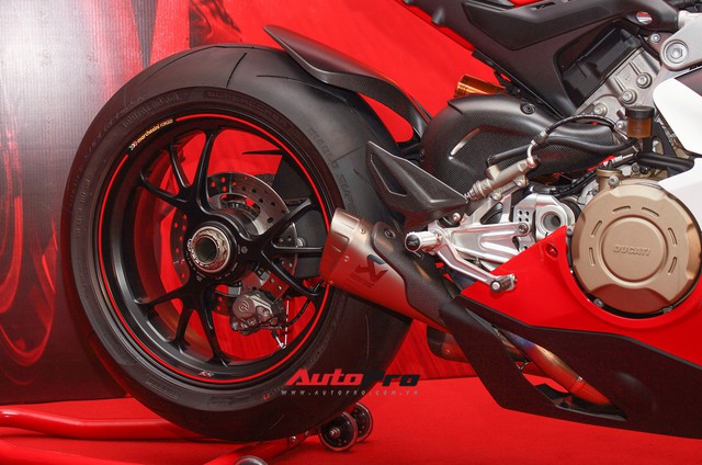 (4h) Chi tiết Ducati Panigale V4 Speciale giá ngang xe ô tô Mercedes-Benz của Biker Việt - Ảnh 23.