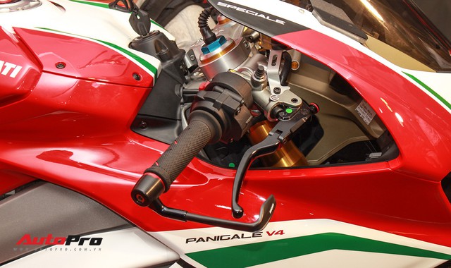(4h) Chi tiết Ducati Panigale V4 Speciale giá ngang xe ô tô Mercedes-Benz của Biker Việt - Ảnh 19. (4h) Chi tiết Ducati Panigale V4 Speciale giá ngang xe ô tô Mercedes-Benz của Biker Việt - Ảnh 19.
