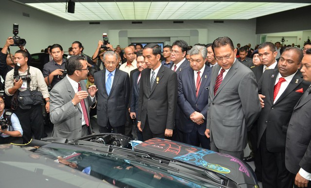 Malaysia - Indonesia tái khởi động dự án xe Made in ASEAN - Đối thủ của VINFAST? - Ảnh 1.