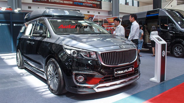 Khám phá xe gia đình Kia Carnival độ phong cách hạng sang vừa xuất hiện tại Việt Nam