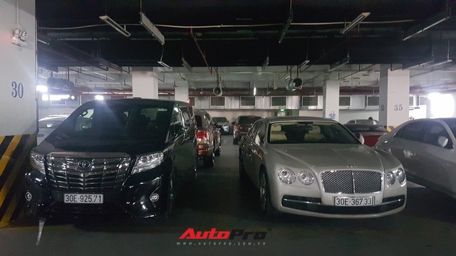Siêu xe, xe siêu sang nằm san sát nhau tại hầm trung tâm thương mại ở Hà Nội - Ảnh 11. Siêu xe, xe siêu sang nằm san sát nhau tại hầm trung tâm thương mại ở Hà Nội - Ảnh 11.