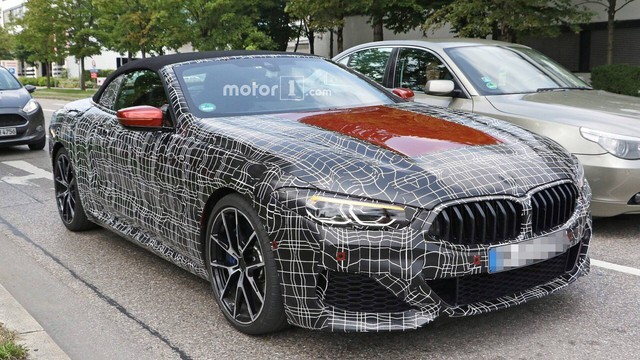 BMW 8-Series mui trần xuất hiện ngoài phố - Ảnh 1. BMW 8-Series mui trần xuất hiện ngoài phố - Ảnh 1.