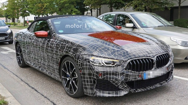 BMW 8-Series mui trần xuất hiện ngoài phố - Ảnh 1.