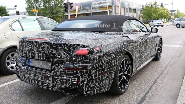 BMW 8-Series mui trần xuất hiện ngoài phố - Ảnh 4. BMW 8-Series mui trần xuất hiện ngoài phố - Ảnh 4.