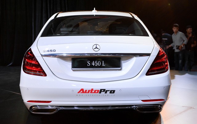 Cảm nhận nhanh phiên bản rẻ nhất của Mercedes-Benz S-Class 2018 tại Việt Nam - Ảnh 14. Cảm nhận nhanh phiên bản rẻ nhất của Mercedes-Benz S-Class 2018 tại Việt Nam - Ảnh 14.