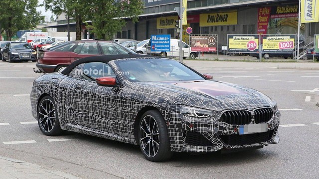 BMW 8-Series mui trần xuất hiện ngoài phố