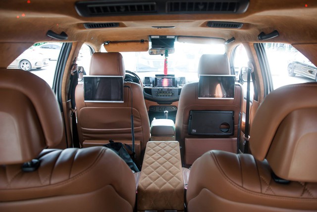 Thợ Việt biến Toyota Fortuner thành “Boeing mặt đất” với ghế Lexus cho VIP và trần sao kiểu Rolls-Royce - Ảnh 3.