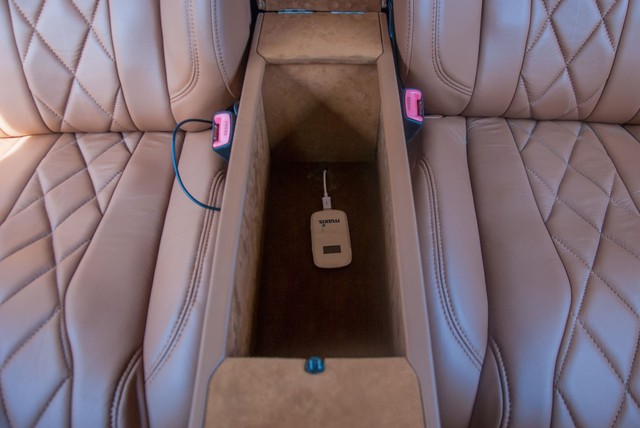 Thợ Việt biến Toyota Fortuner thành “Boeing mặt đất” với ghế Lexus cho VIP và trần sao kiểu Rolls-Royce - Ảnh 9.