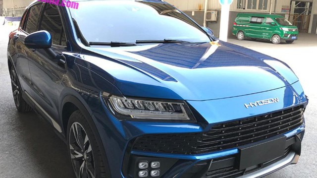 Hàng nhái của Lamborghini Urus bắt đầu lăn bánh trên phố