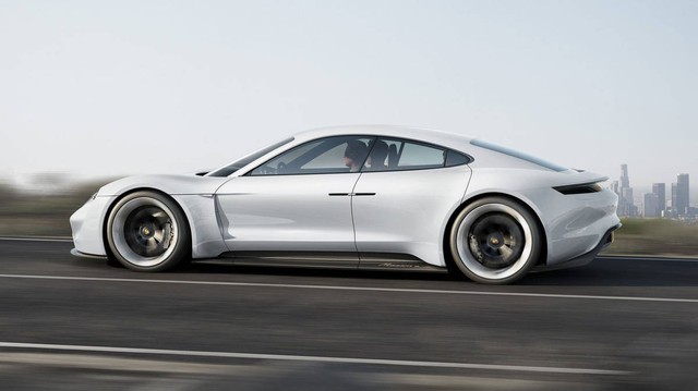 Những điều cần biết về Taycan - sedan hoàn toàn mới của Porsche