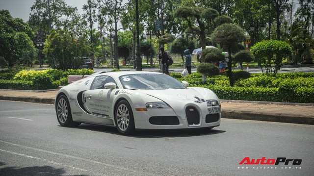Bugatti Veyron có thể được đưa lên xe kéo để về đích trong hành trình xuyên Việt