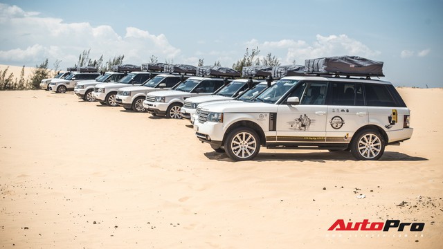 Dàn Range Rover của ông chủ cafe Trung Nguyên trổ tài offroad tại Bàu Trắng trong hành trình xuyên Việt