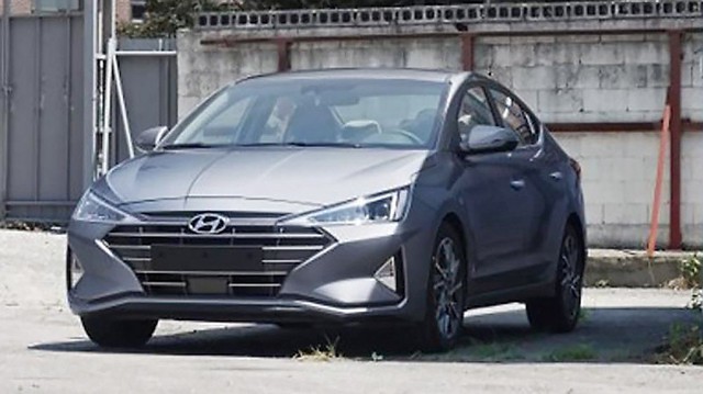 Cận kề ngày ra mắt, Hyundai Elantra 2019 liên tục lộ diện với các phiên bản khác nhau