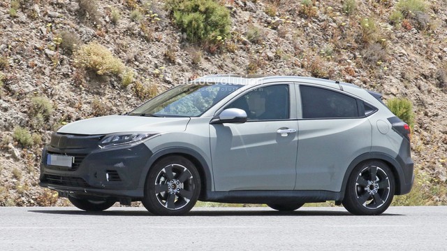 Chưa bán tại Việt Nam, Honda HR-V đã chạy thử phiên bản mới
